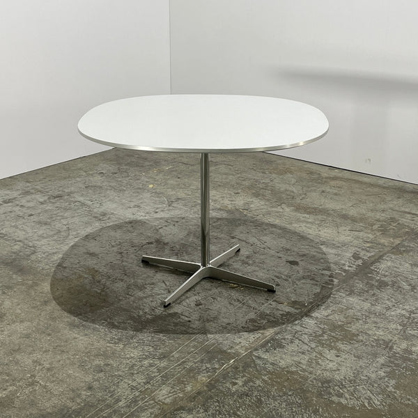 Fritz Hansen Supercircular Pedestal Dining Table by Piet Hein, Bruno Mathsson & Arne Jacobsen @ REHAUS