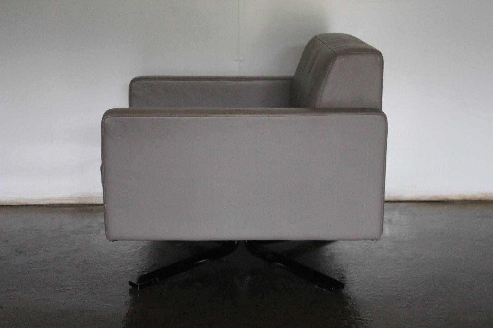 Poltrona Frau Kennedee Swivel Armchair in Grey Pelle Leather