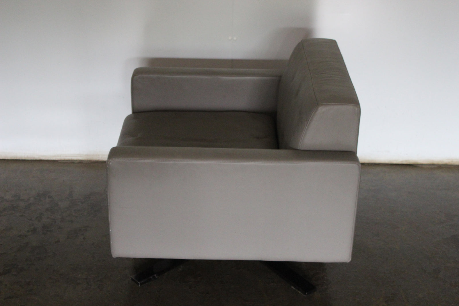 Poltrona Frau Kennedee Swivel Armchair in Grey Pelle Leather