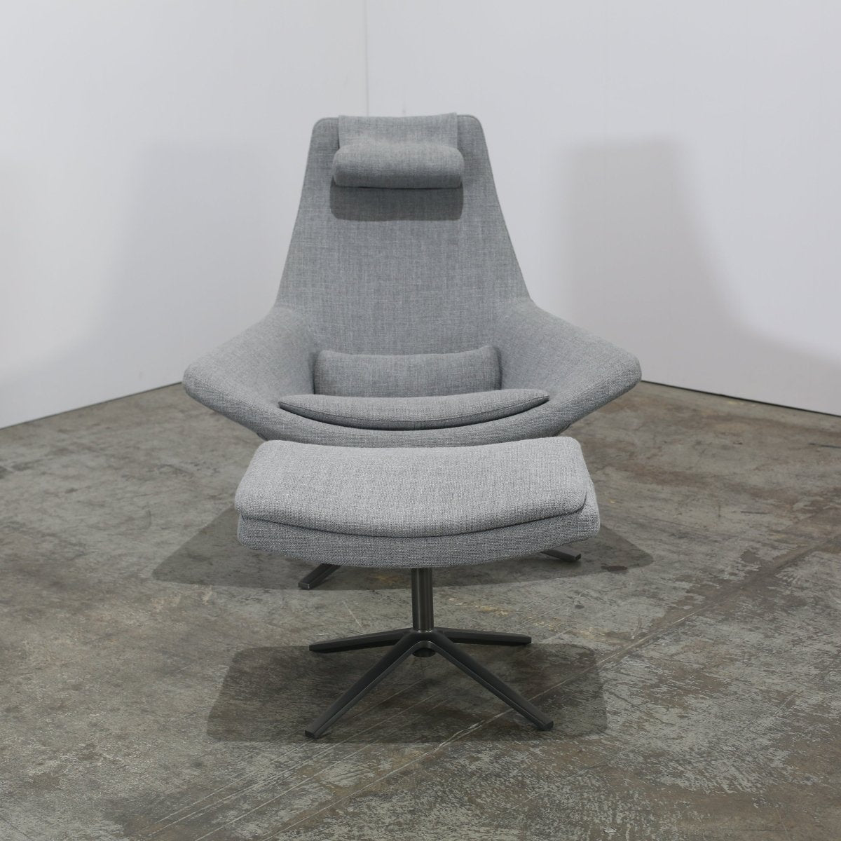 B&B Italia Metropolitan Armchair & Footstool @ REHAUS