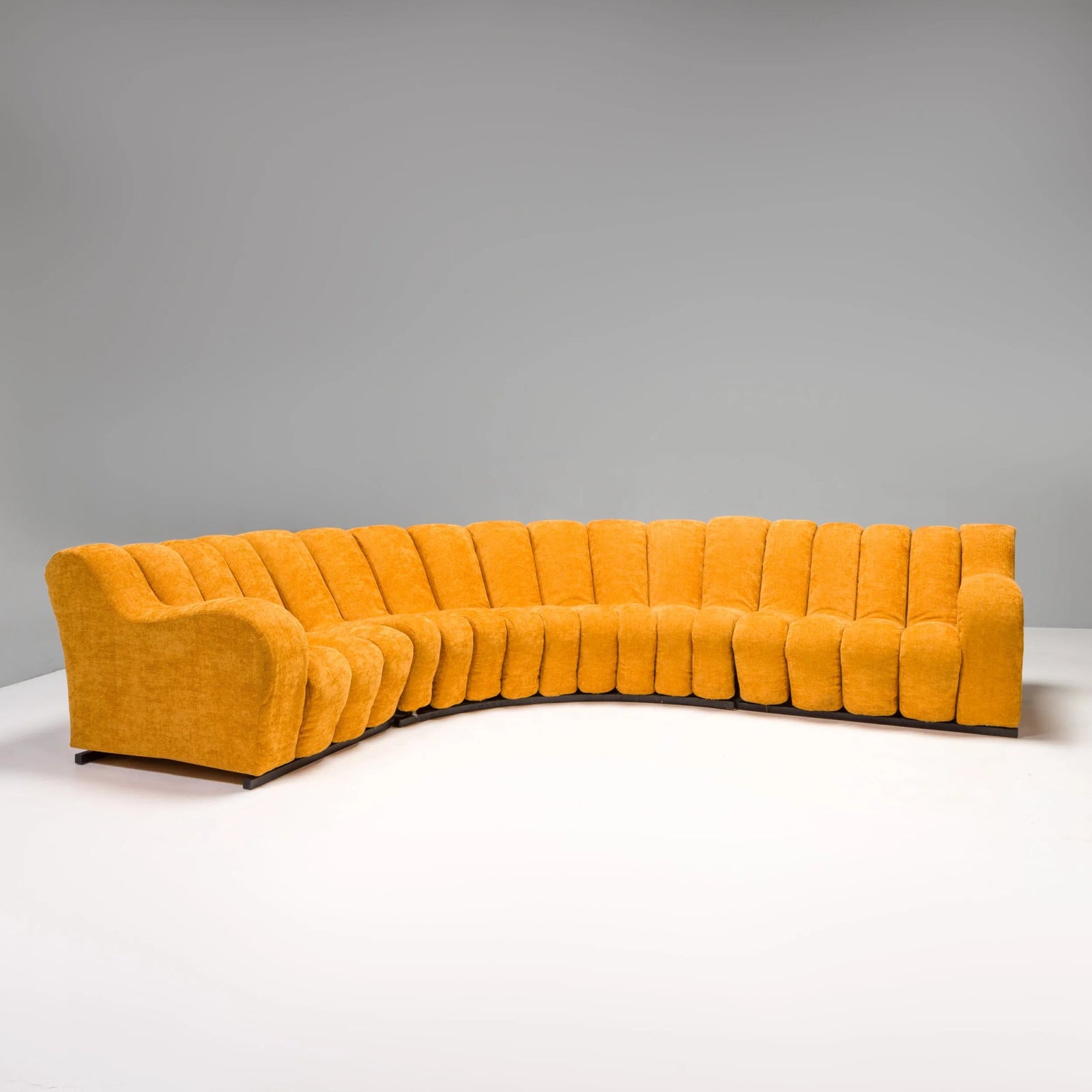 De Sede DS - 600 'Non - Stop' Snake Orange Fabric Infinity Sofa - REHAUS - U. Berger, Eleonora Peduzzi Riva, H. Ulrich and K. Vogt