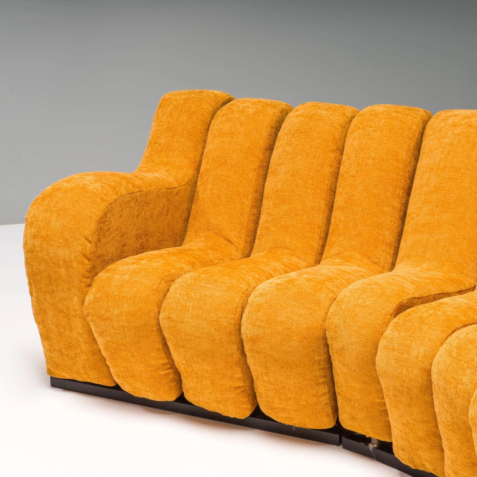 De Sede DS - 600 'Non - Stop' Snake Orange Fabric Infinity Sofa - REHAUS - U. Berger, Eleonora Peduzzi Riva, H. Ulrich and K. Vogt
