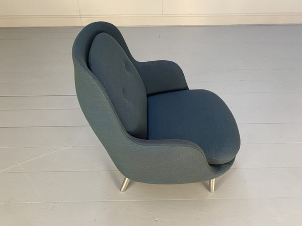 Fritz Hansen Fri Lounge Armchair - In Blue Fabric @ REHAUS
