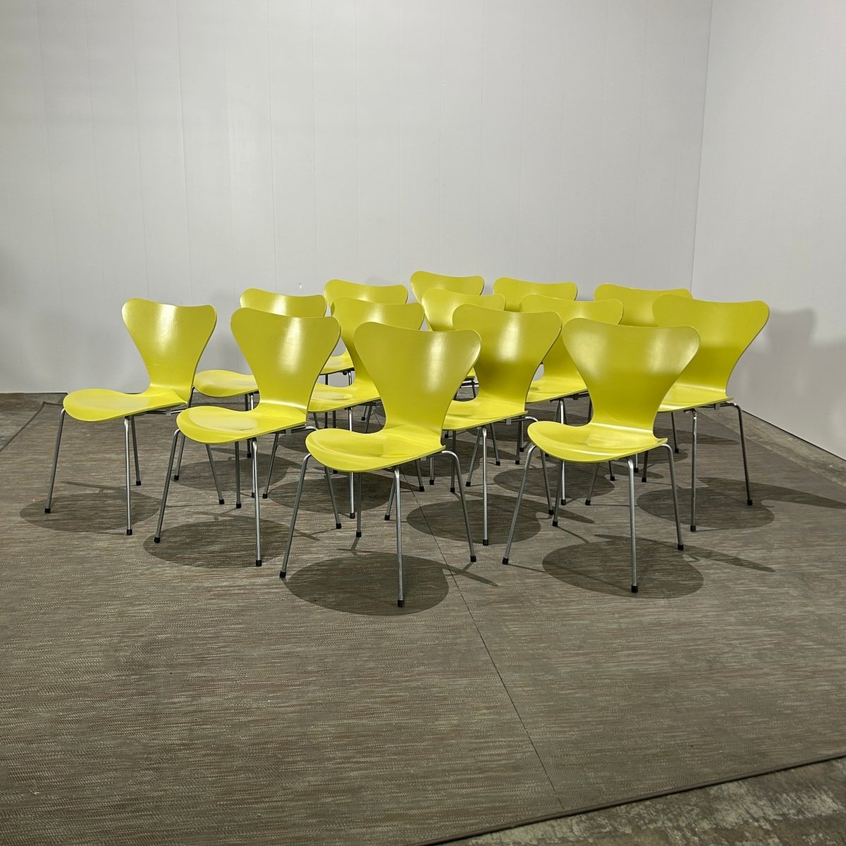 Fritz Hansen Lime Citron Series 7 Dining Chairs by Arne Jacobsen, Set of Fourteen @ REHAUS