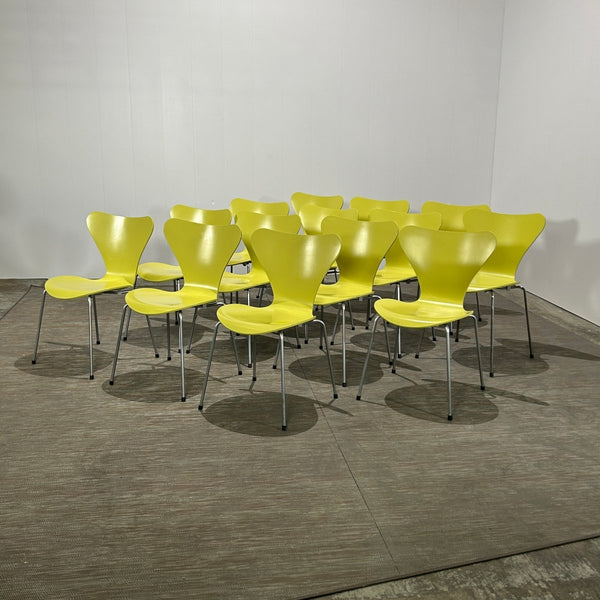 Fritz Hansen Lime Citron Series 7 Dining Chairs by Arne Jacobsen, Set of Fourteen @ REHAUS