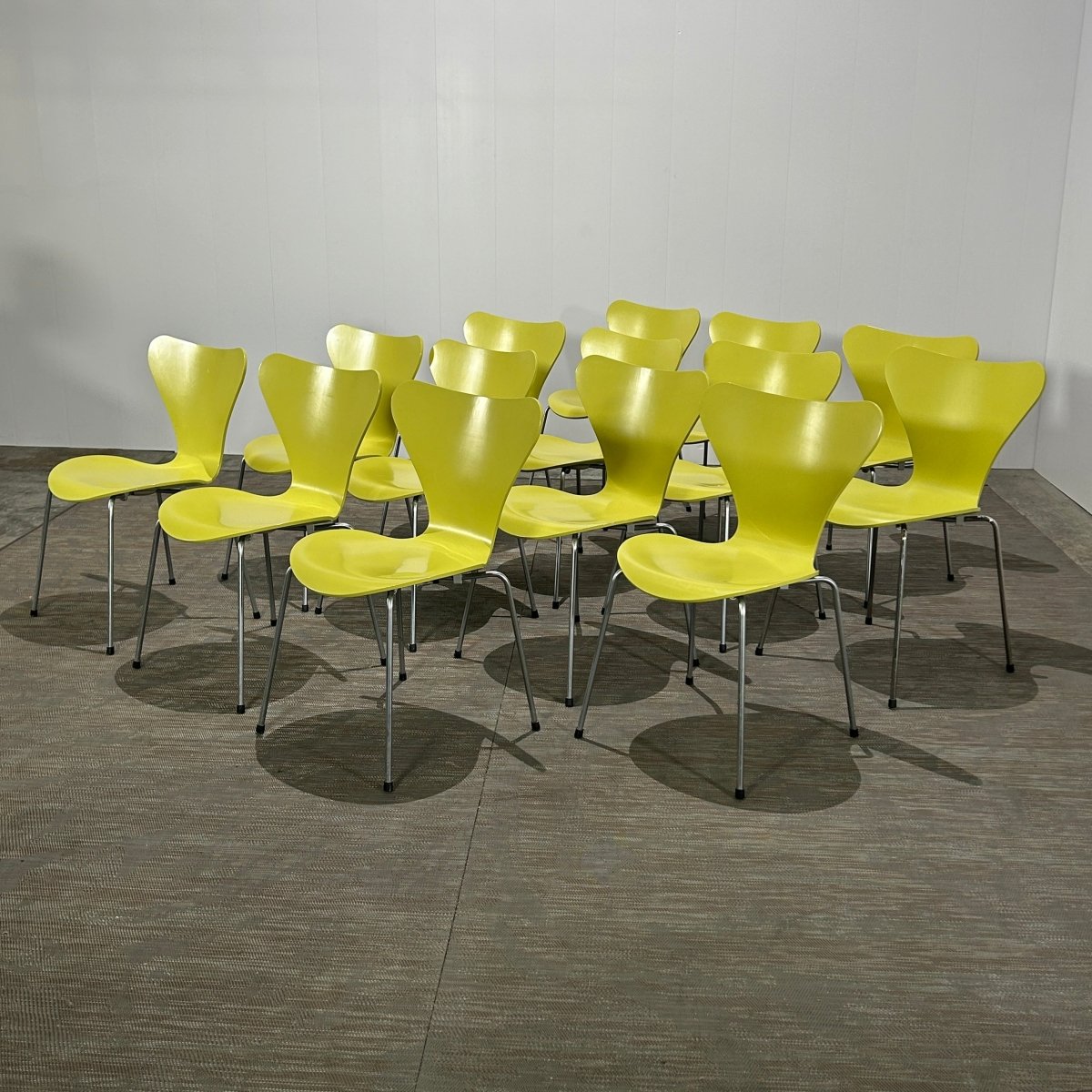 Fritz Hansen Lime Citron Series 7 Dining Chairs by Arne Jacobsen, Set of Fourteen @ REHAUS