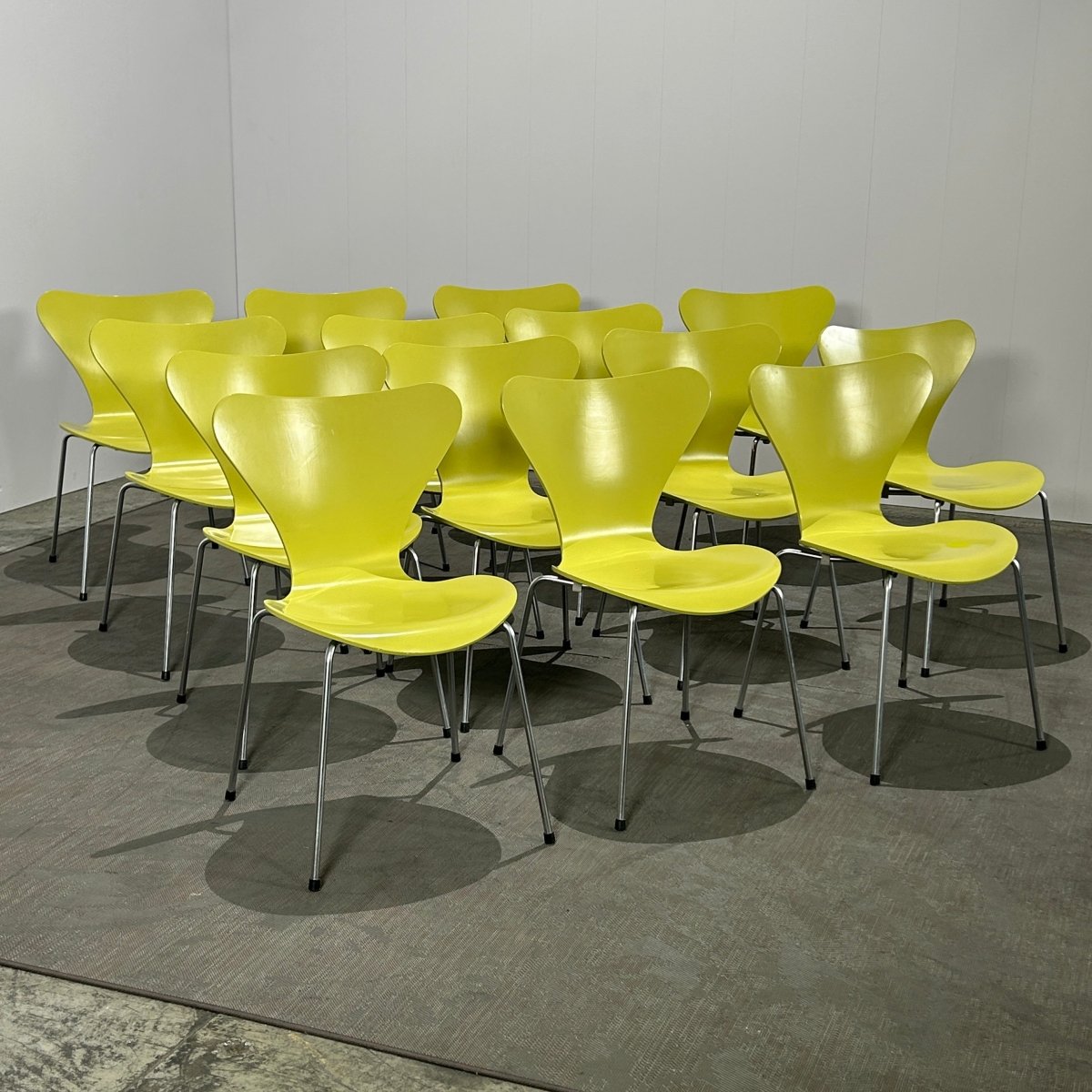 Fritz Hansen Lime Citron Series 7 Dining Chairs by Arne Jacobsen, Set of Fourteen @ REHAUS