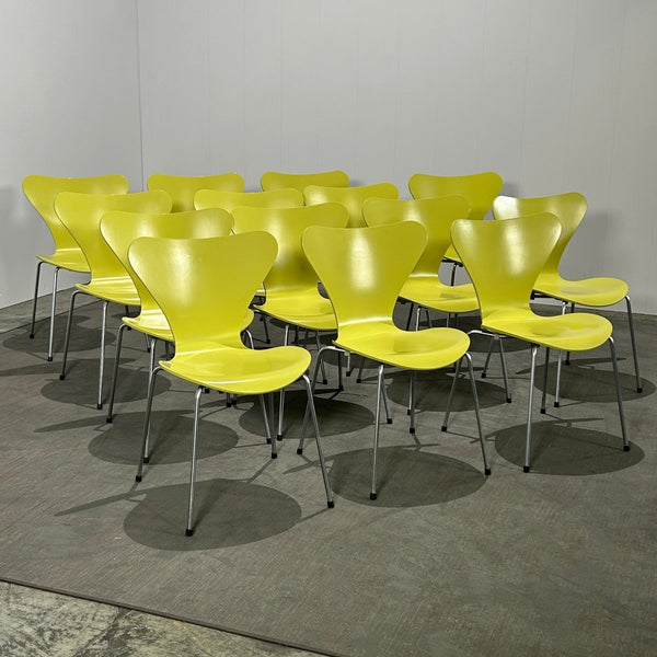 Fritz Hansen Lime Citron Series 7 Dining Chairs by Arne Jacobsen, Set of Fourteen @ REHAUS