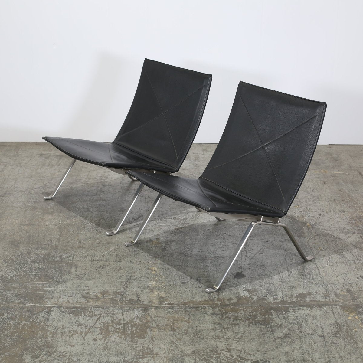 Fritz Hansen PK22 Chairs by Poul Kjaerholm, Set of Two @ REHAUS