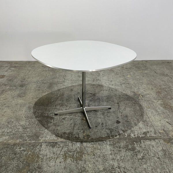 Fritz Hansen Supercircular Pedestal Dining Table by Piet Hein, Bruno Mathsson & Arne Jacobsen @ REHAUS