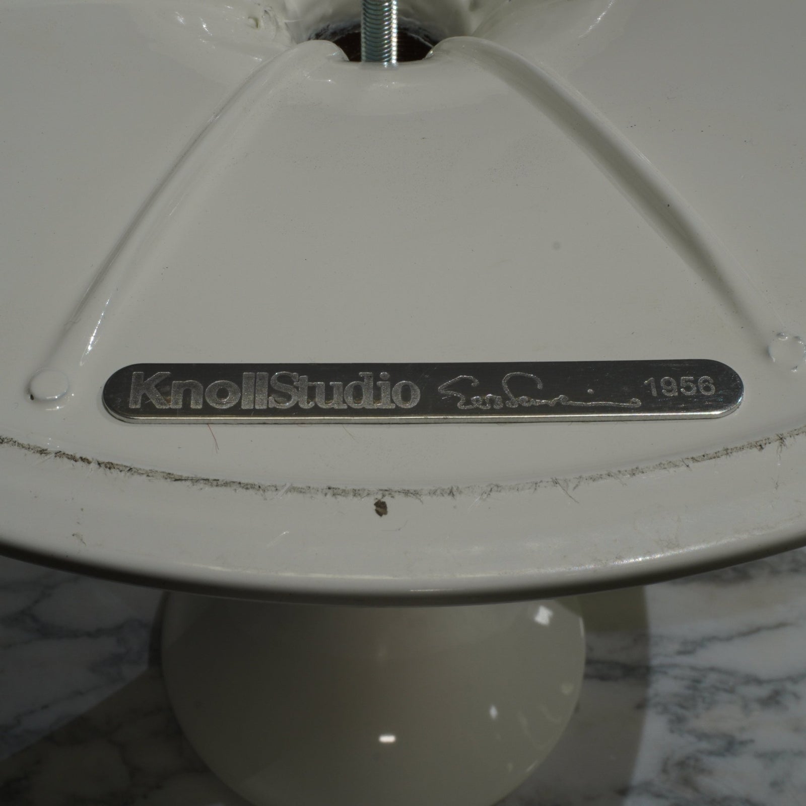 Knoll Saarinen Coffee Table with Arabescato Marble Top @ REHAUS