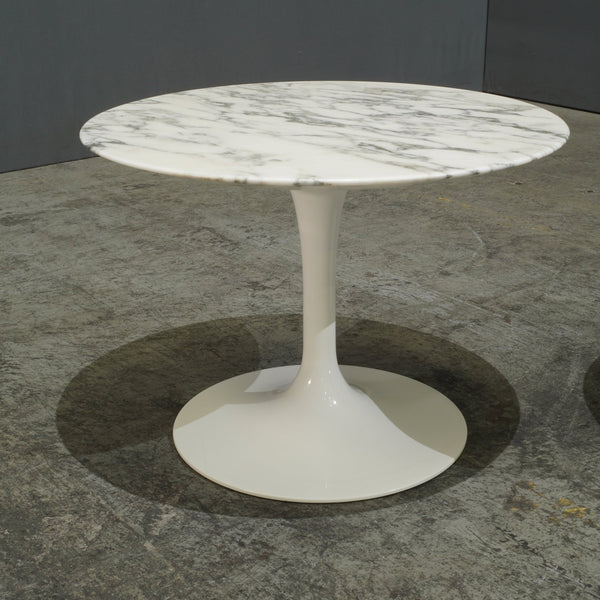 Knoll Saarinen Coffee Table with Arabescato Marble Top @ REHAUS