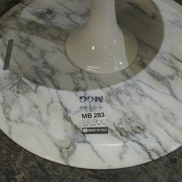 Knoll Saarinen Coffee Table with Arabescato Marble Top @ REHAUS