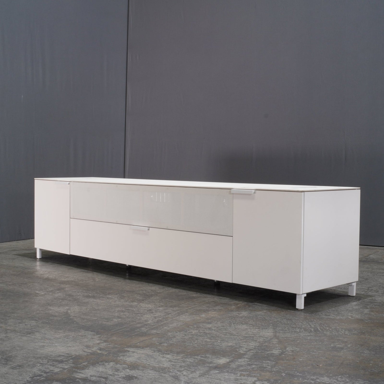 Ligne Roset Everywhere Podium Chest for Soundbar by Christian Werner - REHAUS - Ligne Roset