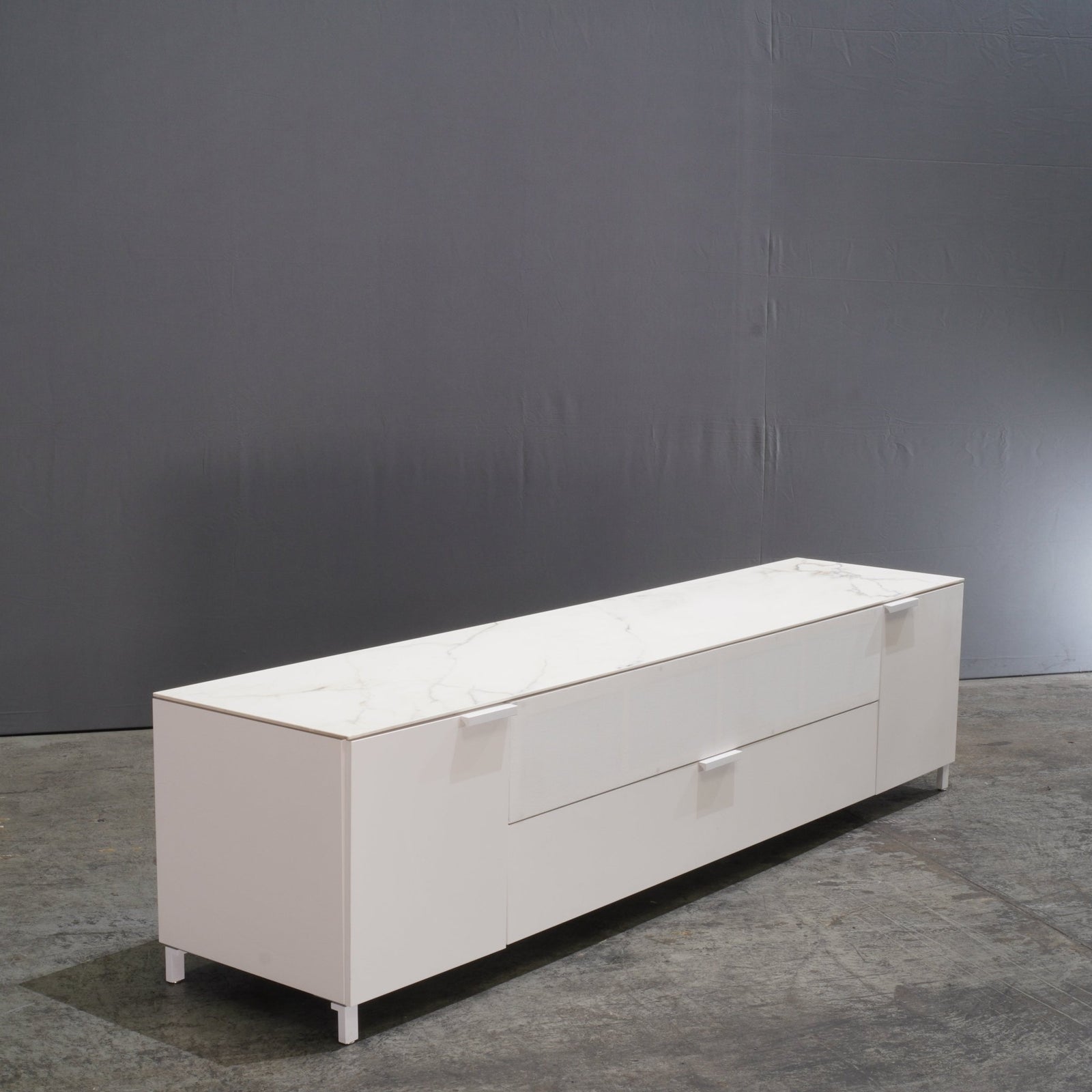 Ligne Roset Everywhere Podium Chest for Soundbar by Christian Werner - REHAUS - Ligne Roset