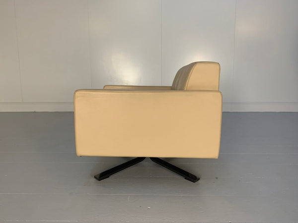 Pair of Poltrona Frau for Ferrari Kennedee Armchairs - In Pelle Frau SC Leather @ REHAUS