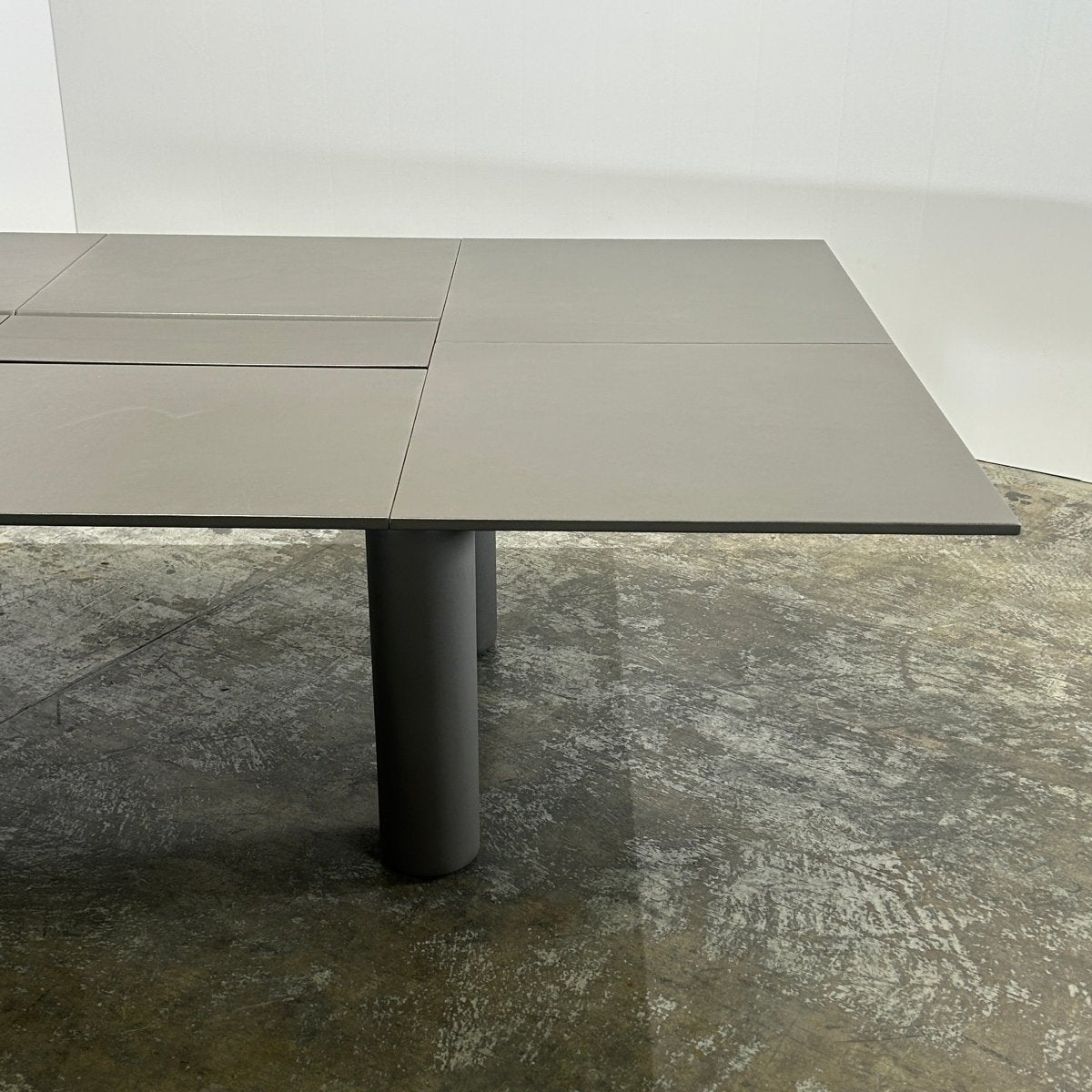 Poltrona Frau CEO Cube Meeting Table @ REHAUS