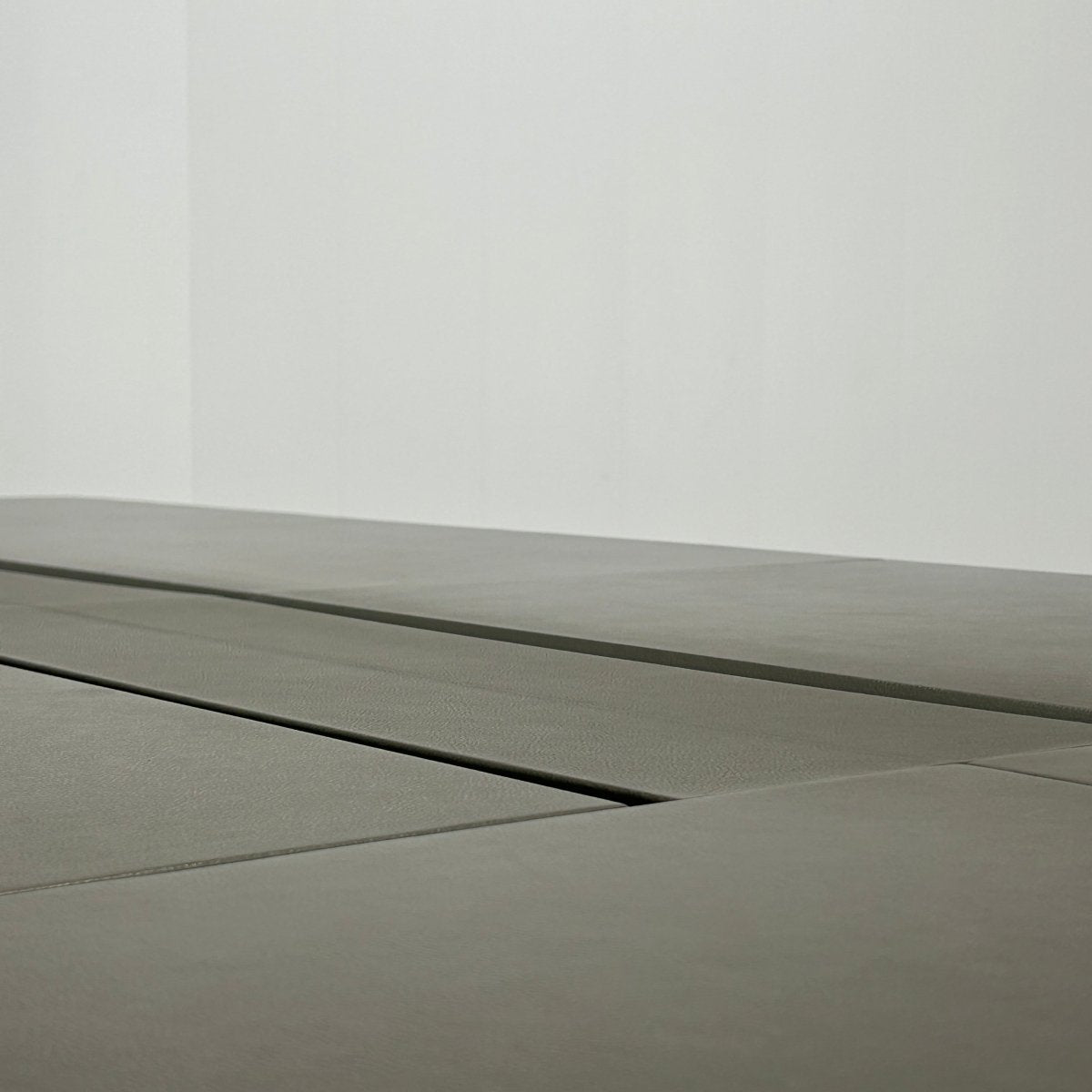 Poltrona Frau CEO Cube Meeting Table @ REHAUS