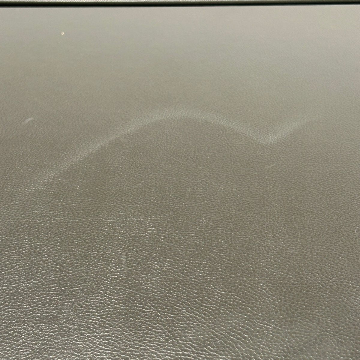 Poltrona Frau CEO Cube Meeting Table @ REHAUS