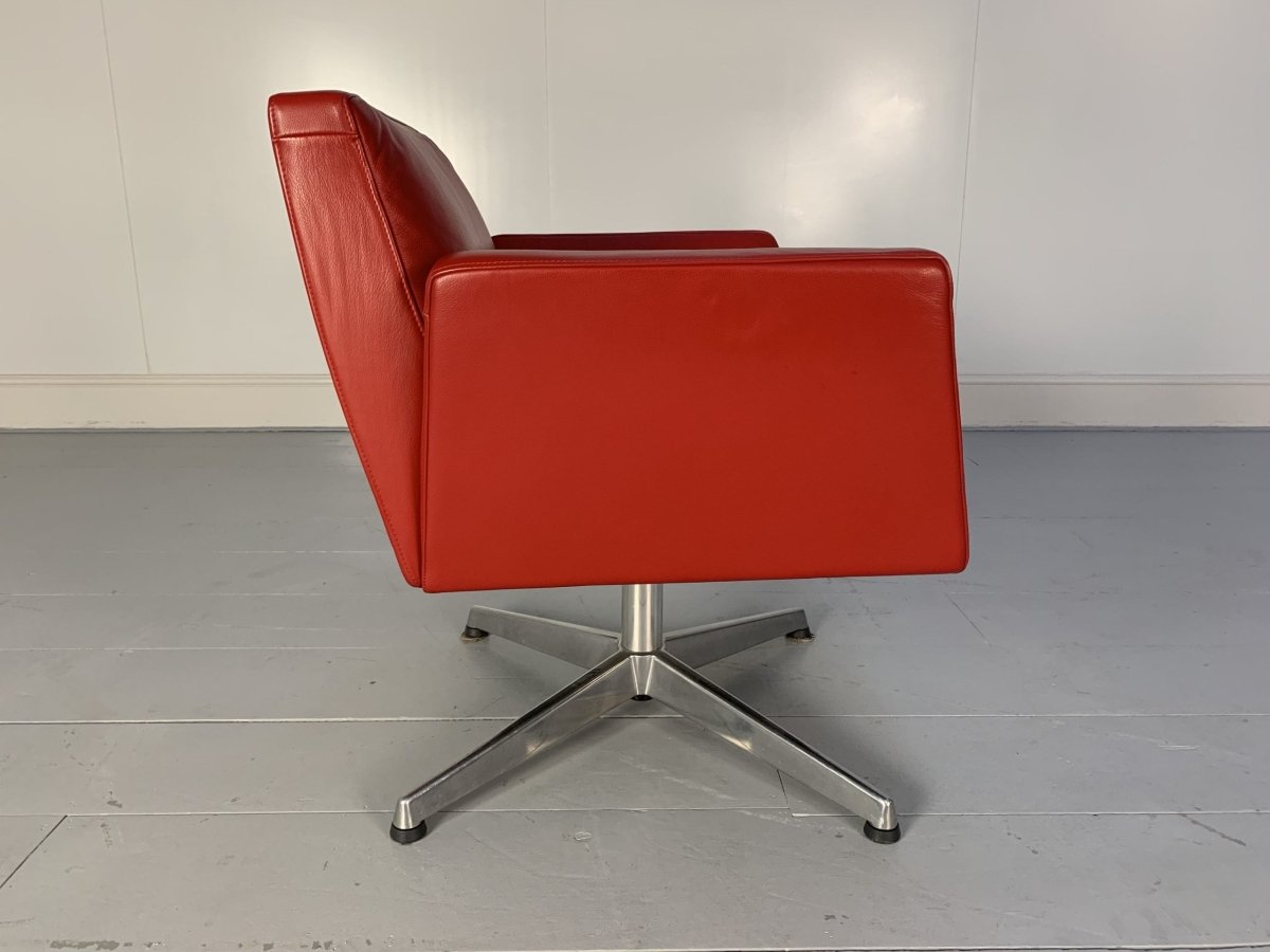 Poltrona Frau Chancellor Swivel Armchair - In Red Pelle Frau SC Leather @ REHAUS