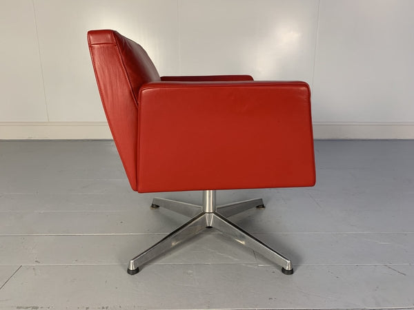 Poltrona Frau Chancellor Swivel Armchair - In Red Pelle Frau SC Leather @ REHAUS