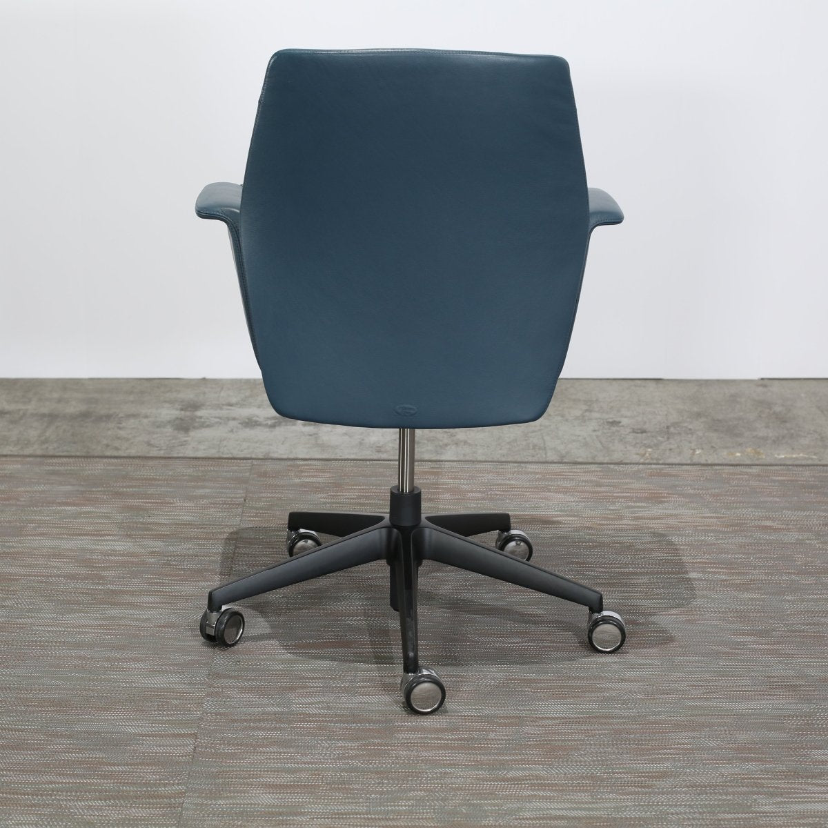 Poltrona Frau Downtown Managerial Armchair by Jean - Marie Massaud @ REHAUS