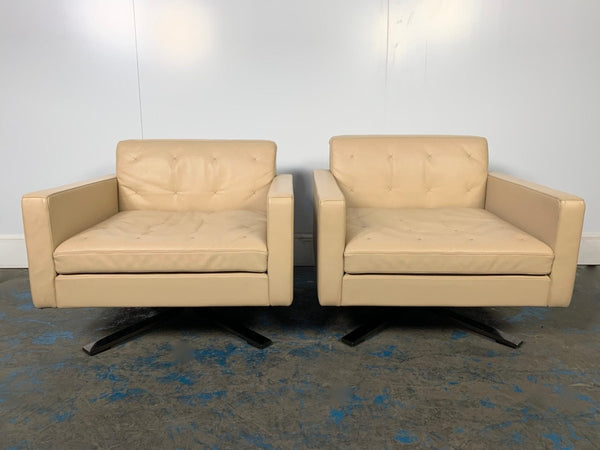 Poltrona Frau for Ferrari Kennedee Armchairs in Pelle Frau SC Leather @ REHAUS