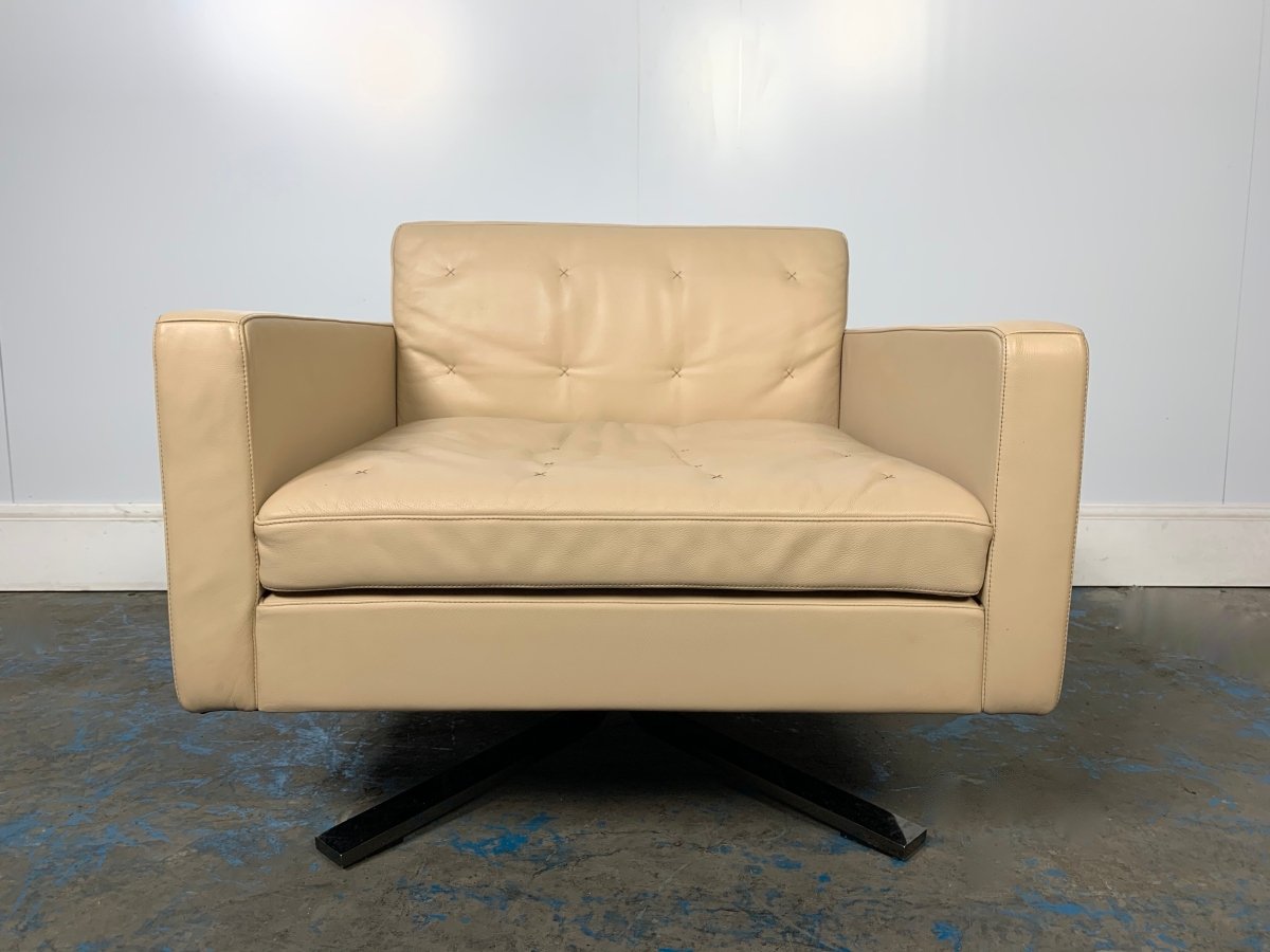 Poltrona Frau for Ferrari Kennedee Armchairs in Pelle Frau SC Leather @ REHAUS