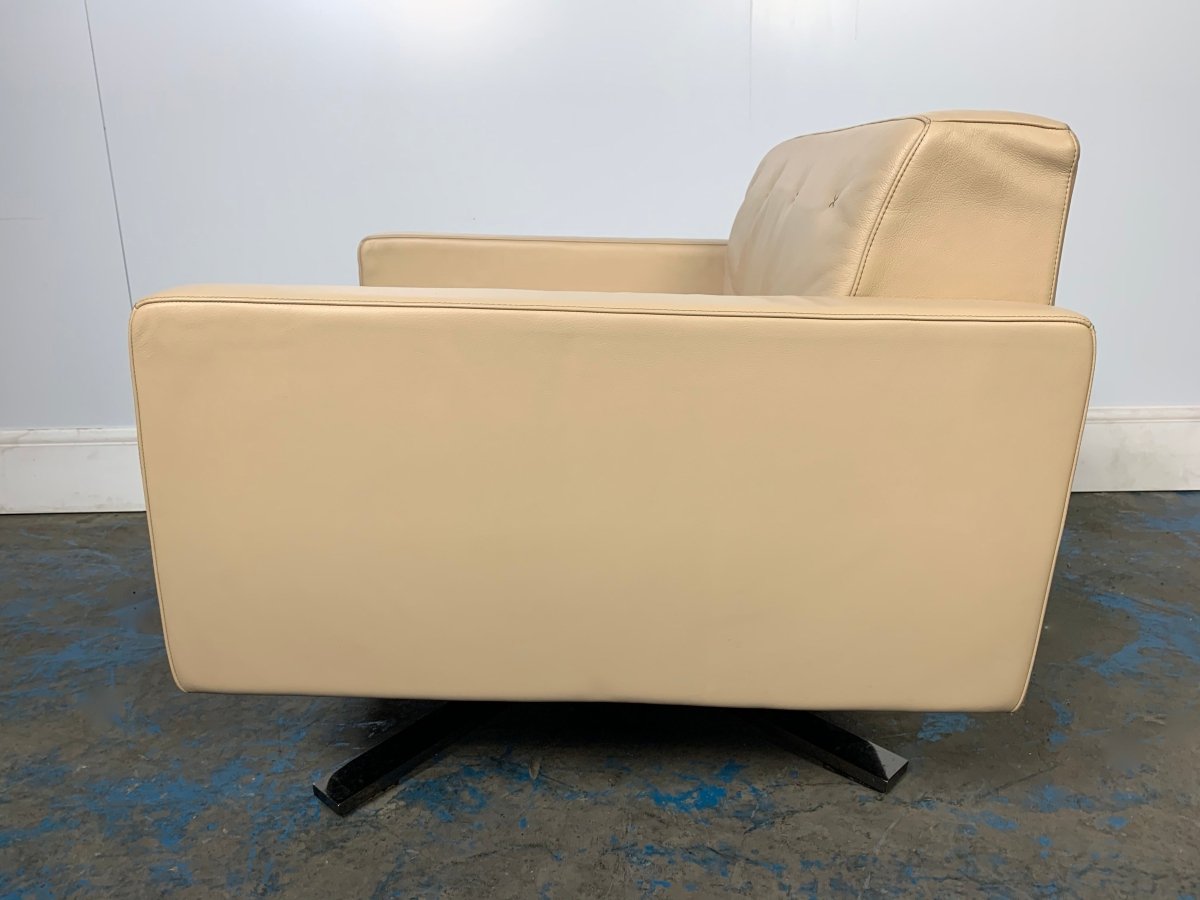 Poltrona Frau for Ferrari Kennedee Armchairs in Pelle Frau SC Leather @ REHAUS