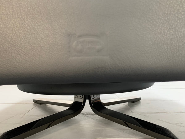 Poltrona Frau Kennedee Armchair in Black Pelle Frau SC Leather @ REHAUS