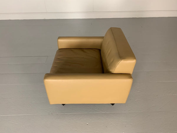 Poltrona Frau Kennedee Armchair - In Caramel Pelle Frau SC Leather @ REHAUS