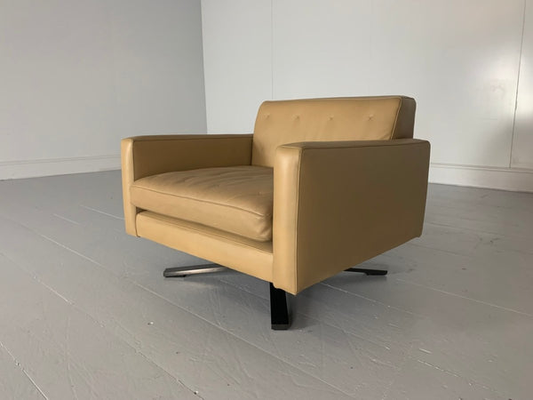 Poltrona Frau Kennedee Armchair - In Caramel Pelle Frau SC Leather @ REHAUS