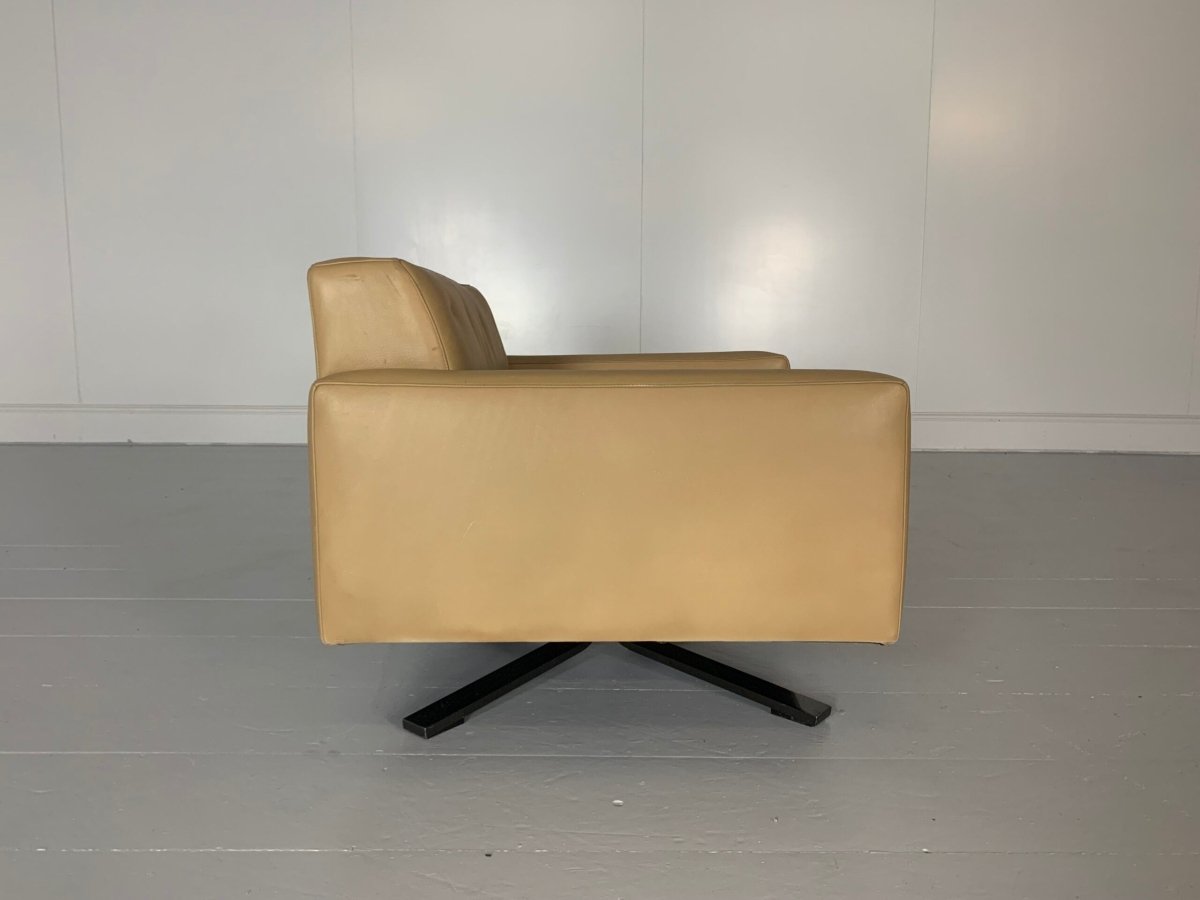 Poltrona Frau Kennedee Armchair - In Caramel Pelle Frau SC Leather @ REHAUS