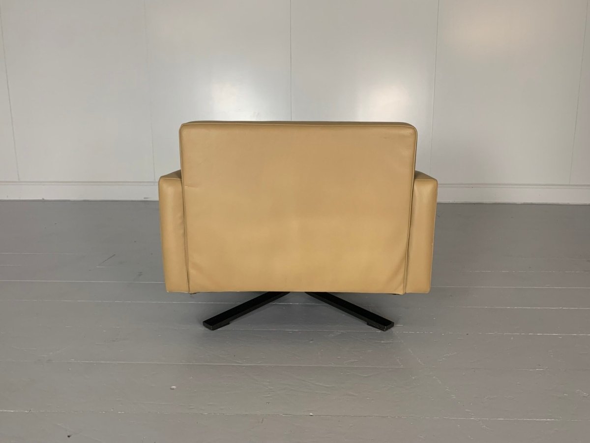 Poltrona Frau Kennedee Armchair - In Caramel Pelle Frau SC Leather @ REHAUS