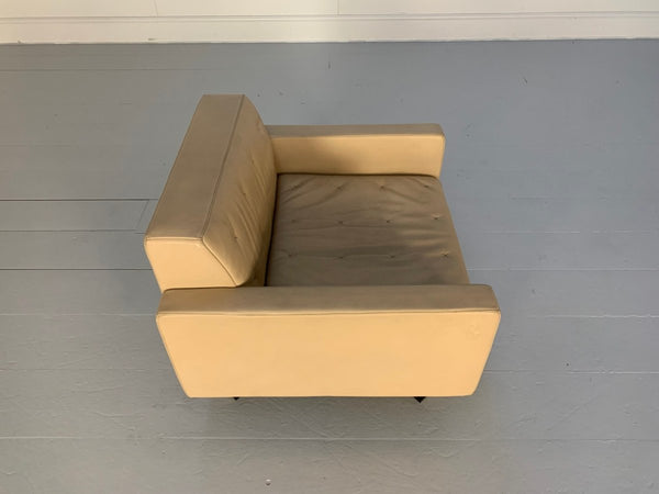 Poltrona Frau Kennedee Armchair - In Caramel Pelle Frau SC Leather @ REHAUS