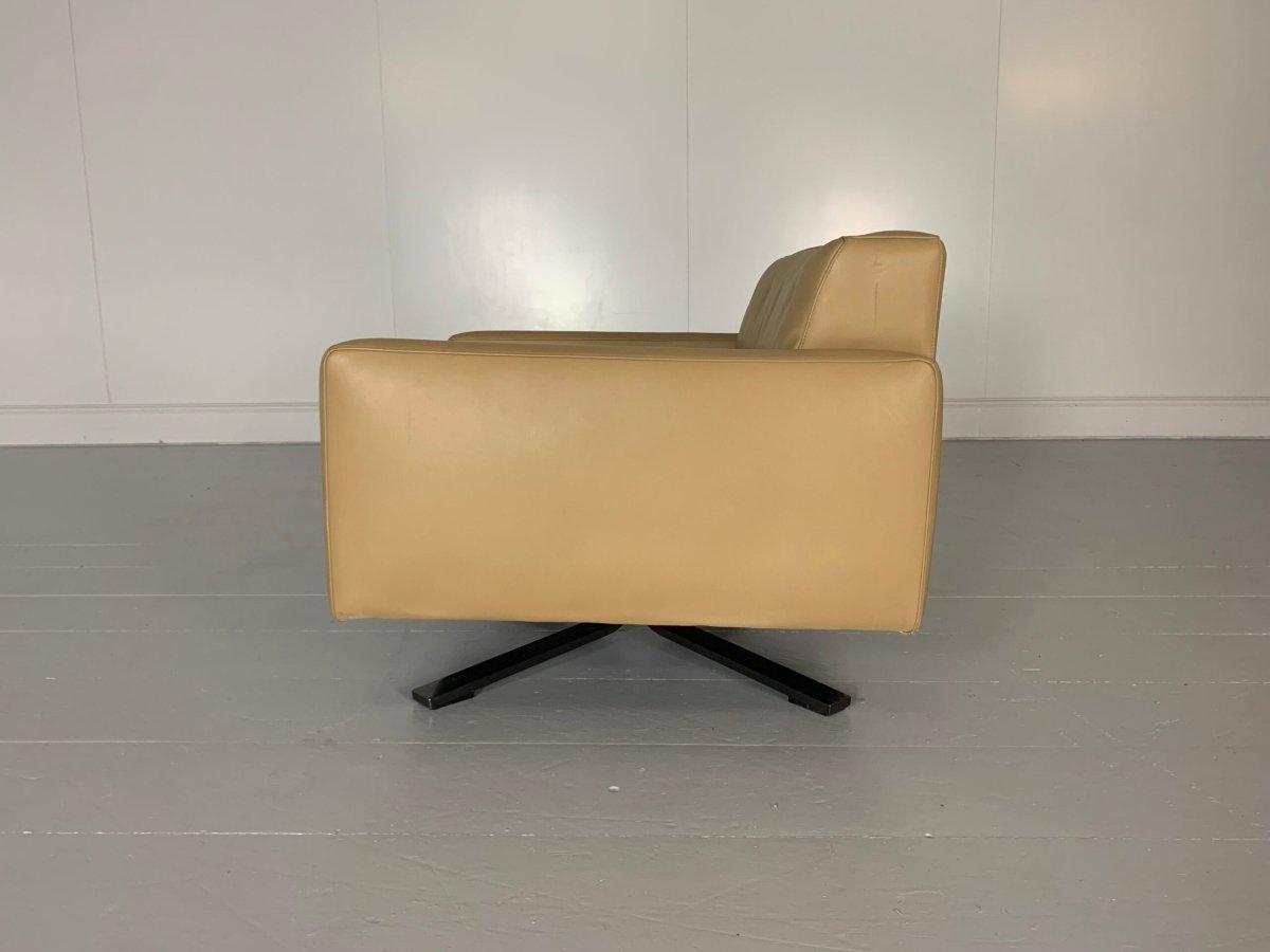 Poltrona Frau Kennedee Armchair - In Caramel Pelle Frau SC Leather @ REHAUS