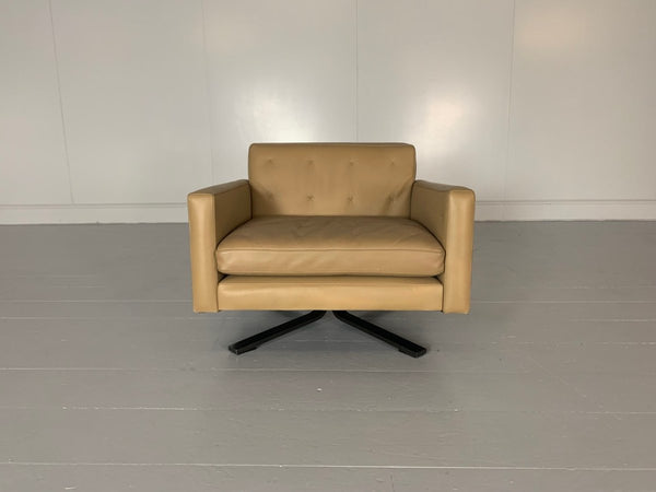 Poltrona Frau Kennedee Armchair - In Caramel Pelle Frau SC Leather @ REHAUS