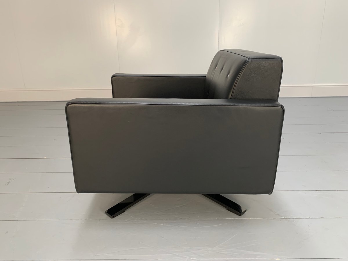 Poltrona Frau Kennedee Armchairs in Black Pelle Frau SC Leather, set of 4 @ REHAUS