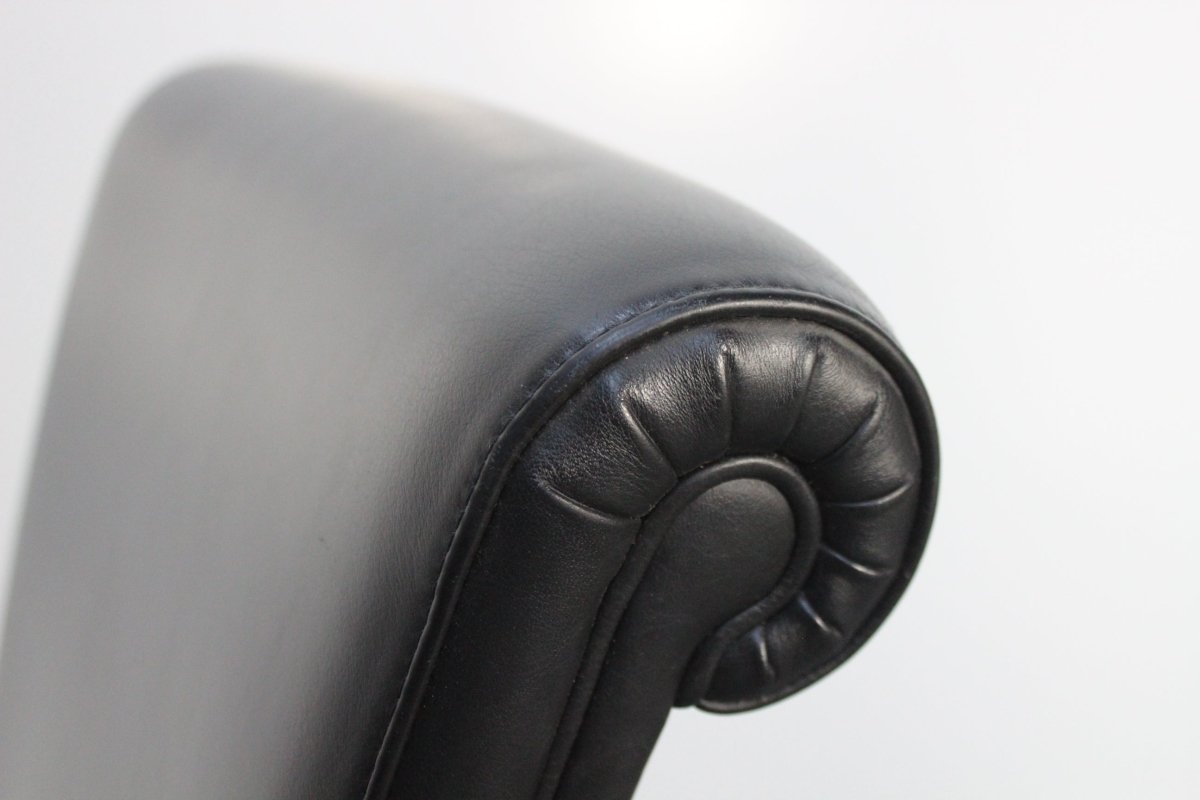 Poltrona Frau Vittoria Dining Chairs in Black Pelle Frau Leather, Set of 12 @ REHAUS