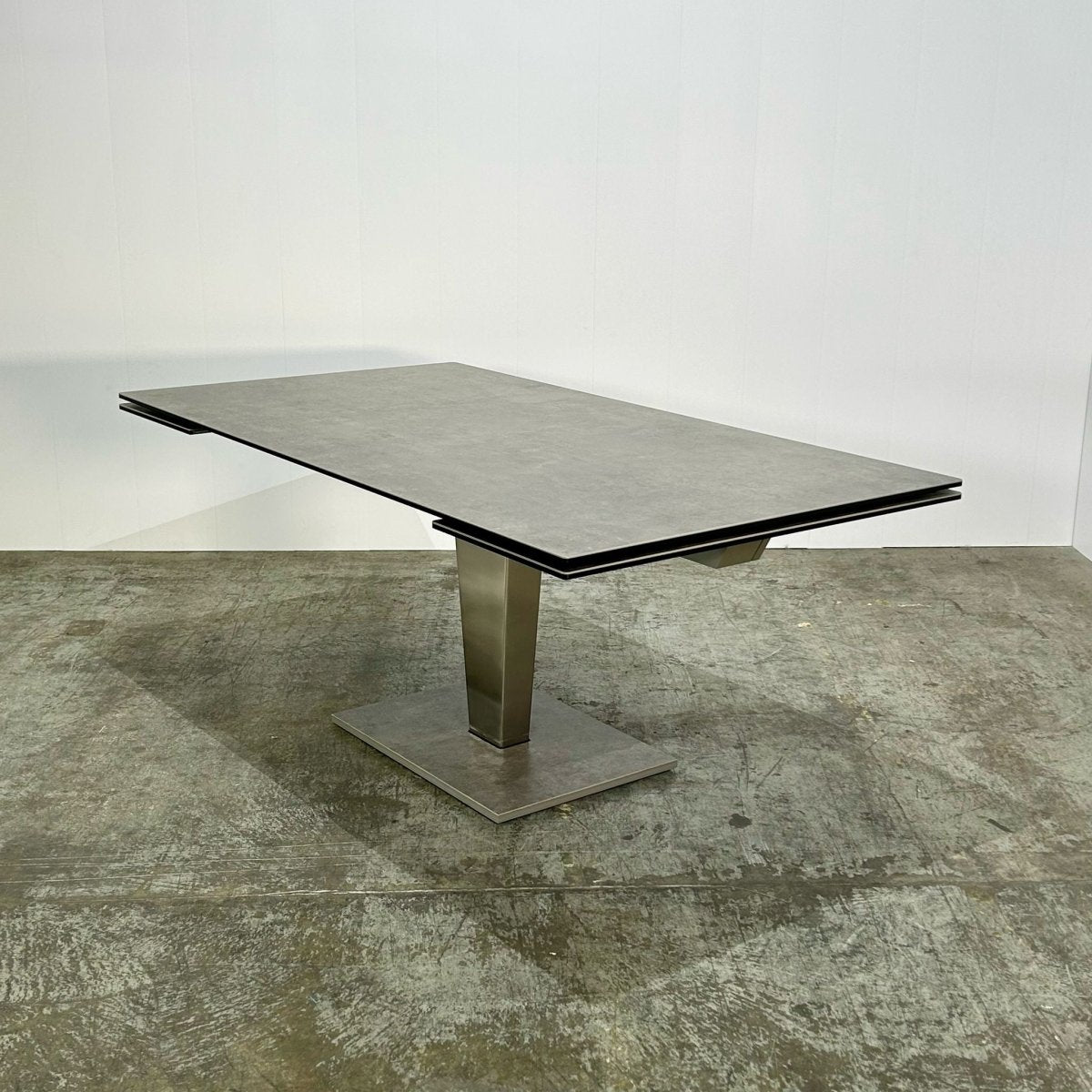 Roche Bobois Ceramic Nephtis Table @ REHAUS