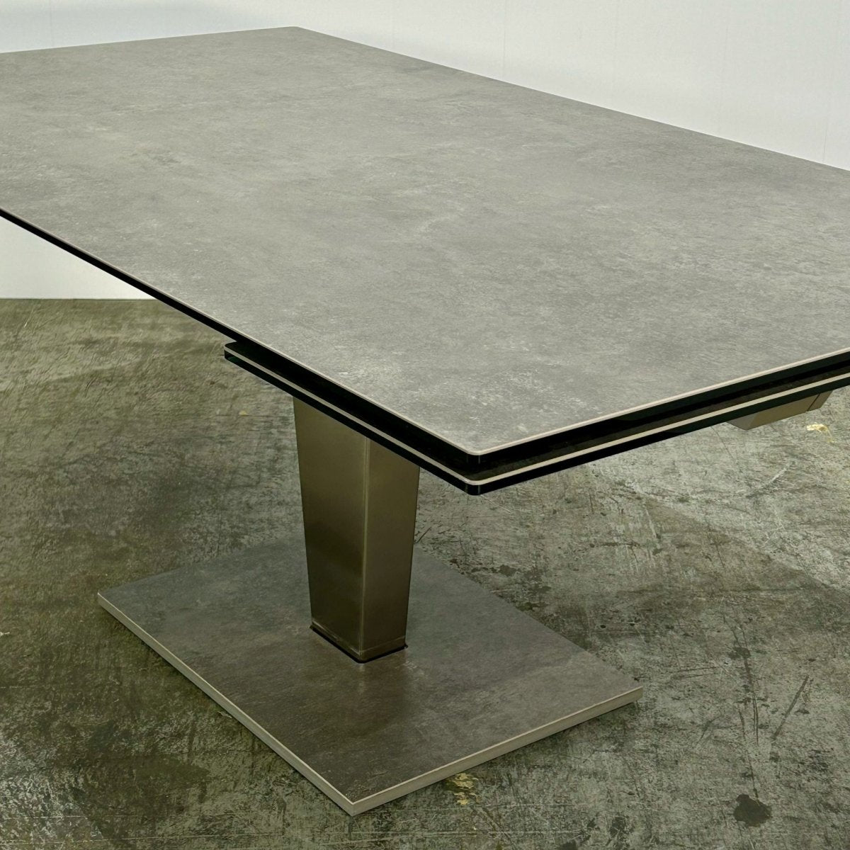 Roche Bobois Ceramic Nephtis Table @ REHAUS