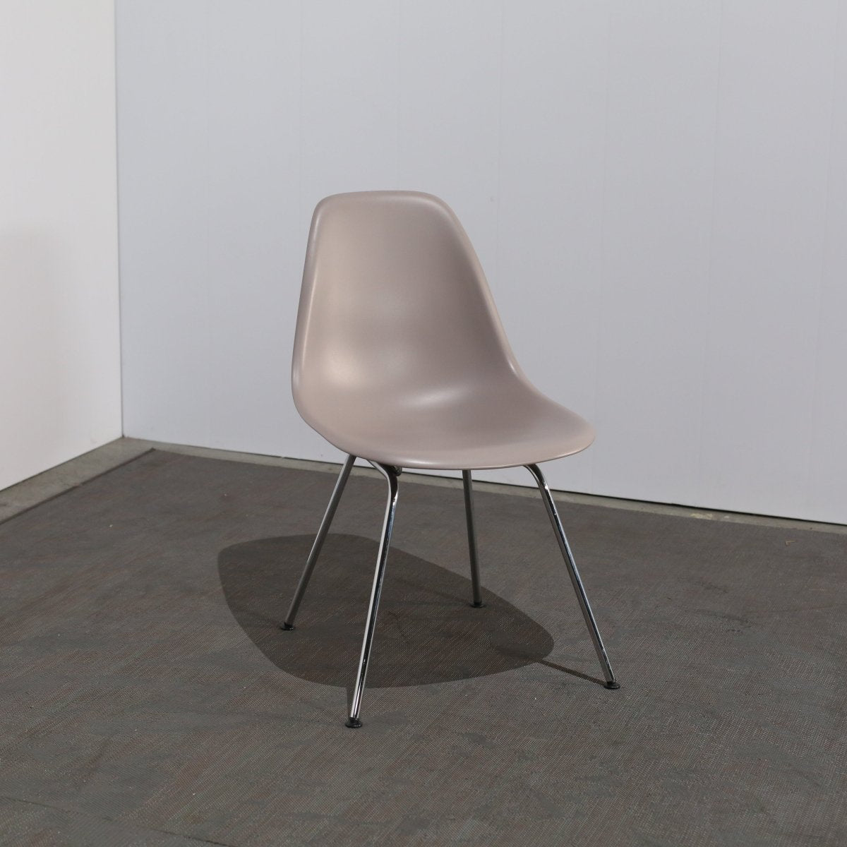 Vitra RE DSX Side Chairs by Eames, Set of Six @ REHAUS