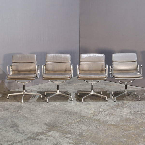 Vitra Soft Pad EA208 Chair by Charles & Ray Eames @ REHAUS