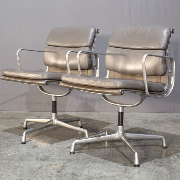 Vitra Soft Pad EA208 Chair by Charles & Ray Eames @ REHAUS