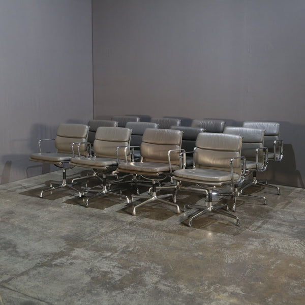 Vitra Soft Pad EA208 Chair by Charles & Ray Eames @ REHAUS